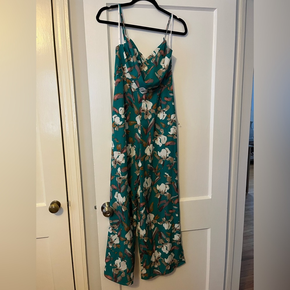 Floral Romper size Small never worn